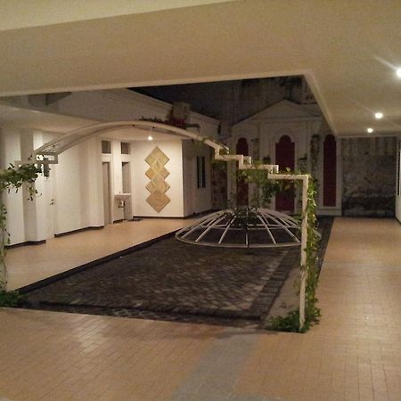 Loxy Inn Surabaja Zewnętrze zdjęcie