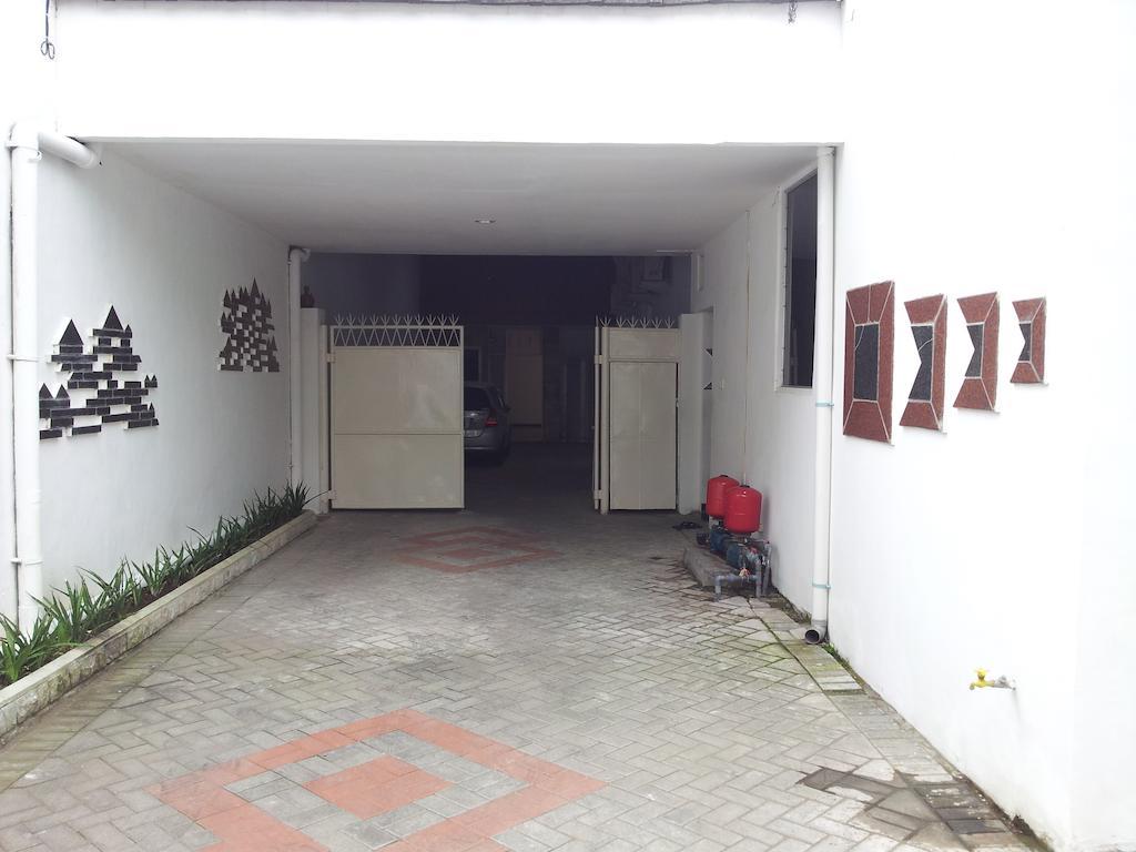 Loxy Inn Surabaja Zewnętrze zdjęcie